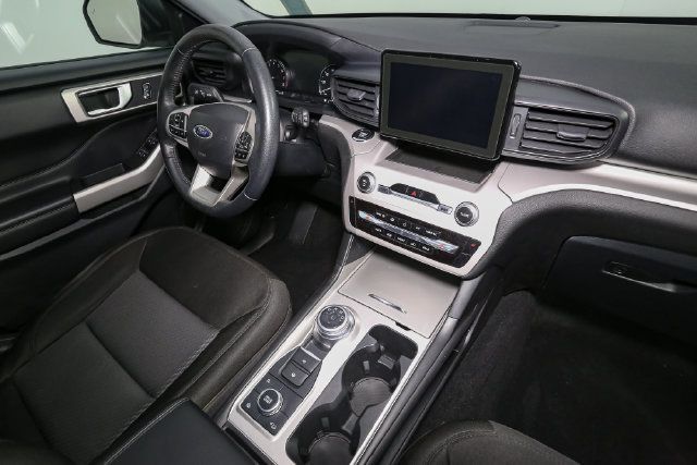 Used 2023 Ford Explorer XLT AWD/4WD image 18