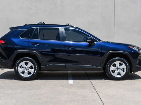 Used 2020 Toyota RAV4 XLE w/ Convenience Package FWD image 7