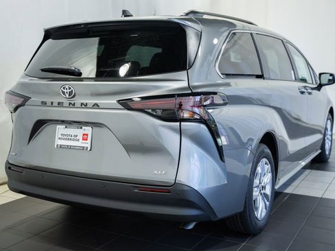 New 2026 Toyota Sienna XLE FWD image 4