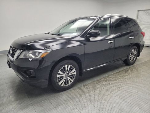 Used 2019 Nissan Pathfinder S image 2