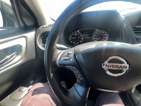 Used 2019 Nissan Pathfinder S AWD/4WD image 17