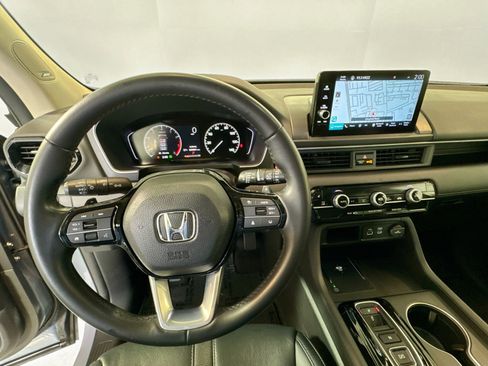 Used 2023 Honda Pilot Touring image 14