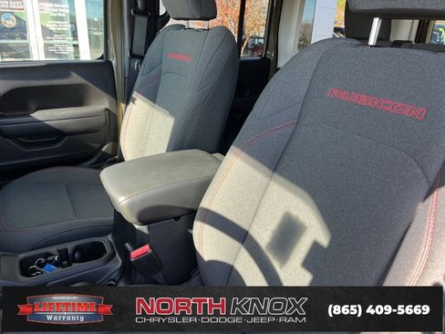 Used 2025 Jeep Wrangler Unlimited Rubicon image 4