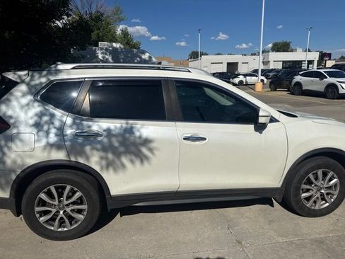 Used 2017 Nissan Rogue SV AWD/4WD image 6
