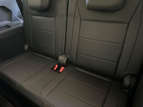 Used 2020 Volkswagen Tiguan SEL w/ 3rd Row Seat Package AWD/4WD image 14