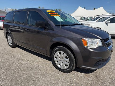 Used 2018 Dodge Grand Caravan SE w/ UConnect Hands-Free Group image 3