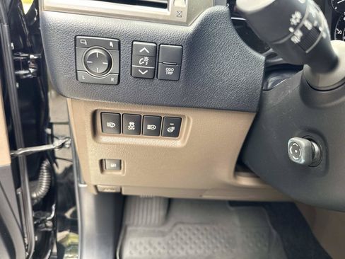 Used 2021 Lexus GX 460 Premium w/ Accessory Package AWD/4WD image 32