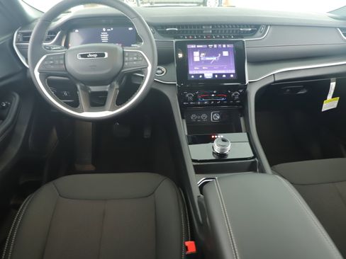 New 2025 Jeep Grand Cherokee Laredo w/ Luxury Tech Group I image 20