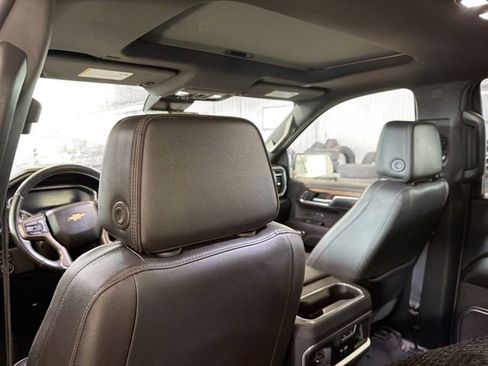 Used 2023 Chevrolet Silverado 1500 High Country w/ High Country Premium Package AWD/4WD image 9
