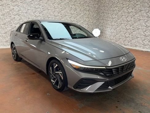 Used 2025 Hyundai Elantra Sport FWD image 7