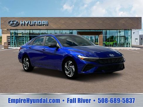 Used 2025 Hyundai Elantra Sport FWD image 11