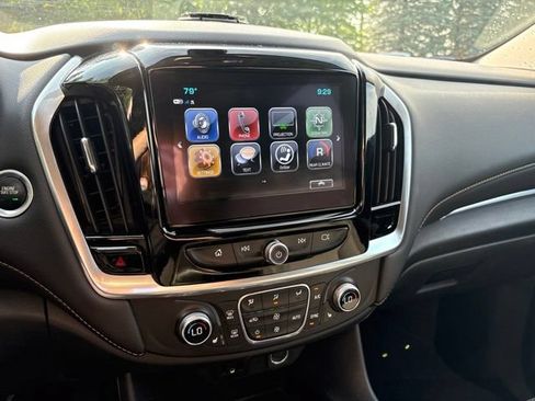 Used 2019 Chevrolet Traverse LT FWD image 8