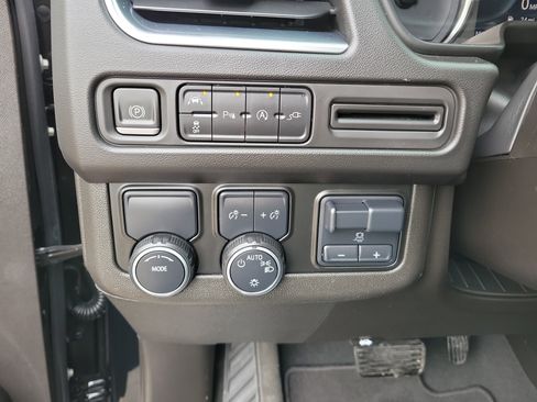 Used 2021 Chevrolet Tahoe RST w/ Luxury Package image 21