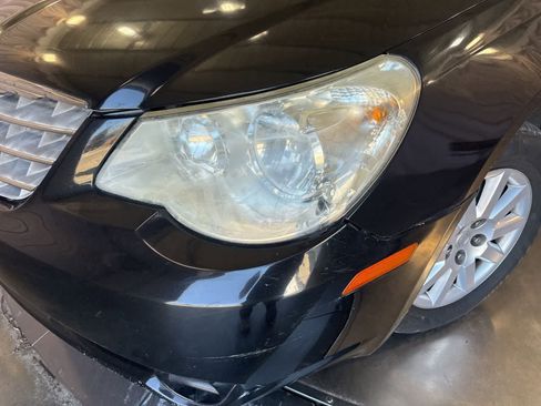 Used 2010 Chrysler Sebring Touring FWD image 8