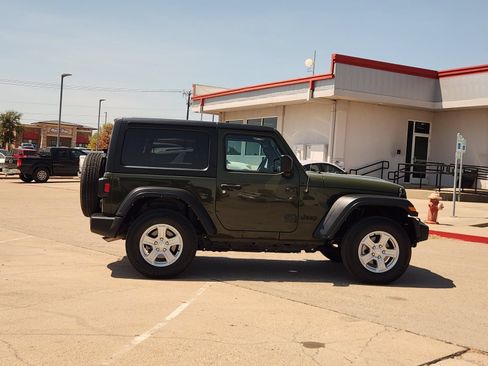 Used 2022 Jeep Wrangler Sport AWD/4WD image 7