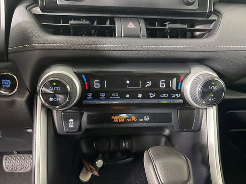 Used 2019 Toyota RAV4 XLE AWD/4WD image 18
