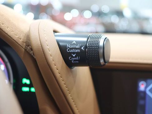 Used 2022 Lexus LC 500 Coupe w/ Dynamic Handling Package image 18