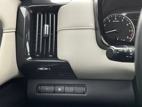 Used 2022 Nissan Pathfinder SV AWD/4WD image 14