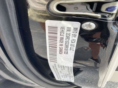 Used 2024 Chrysler Pacifica Limited FWD image 25