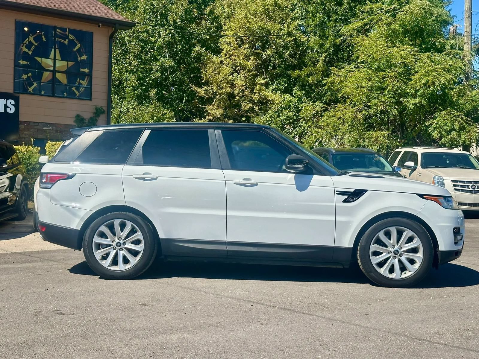 Used 2015 Land Rover Range Rover Sport HSE AWD/4WD image 2