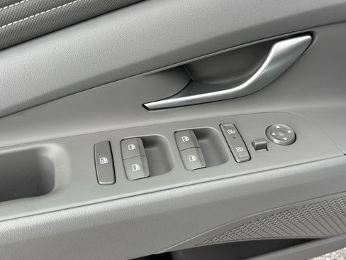 Certified 2025 Hyundai Elantra Sport image 12