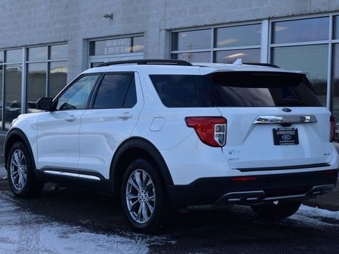 Used 2023 Ford Explorer XLT w/ Equipment Group 202A image 4