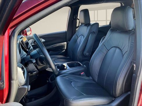 Used 2021 Chrysler Pacifica Touring-L w/ Uconnect Theater Family Group image 19