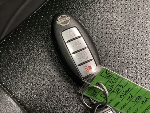 Used 2013 Nissan Leaf SL image 31