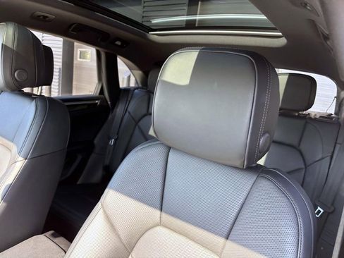 Certified 2025 Porsche Macan image 21