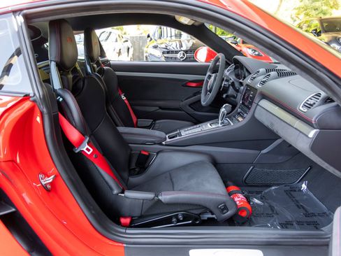 Certified 2023 Porsche 718 Cayman GT4 RWD image 59