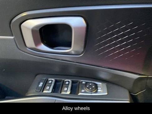 Used 2021 Kia Sorento S image 17