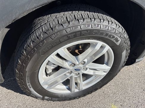 Used 2022 Ford Explorer XLT w/ Equipment Group 202A image 4