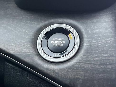 New 2025 Jeep Grand Cherokee L Limited w/ Luxury Tech Group II image 32