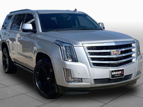 Used 2020 Cadillac Escalade Premium Luxury RWD image 3