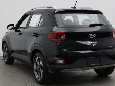 Used 2024 Hyundai Venue SEL FWD image 7