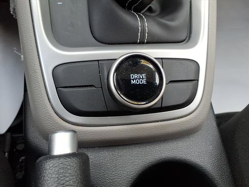 Certified 2024 Hyundai Venue SEL image 24