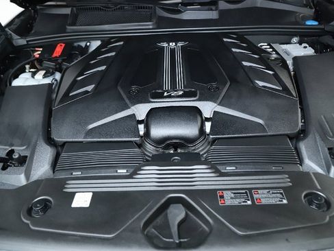 Used 2022 Bentley Bentayga image 36