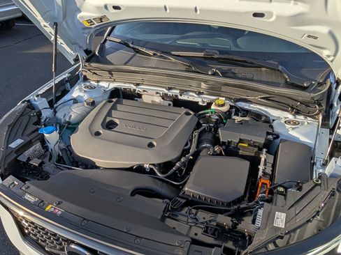 New 2026 Volvo XC40 B5 Plus w/ Protection Package Premier image 29