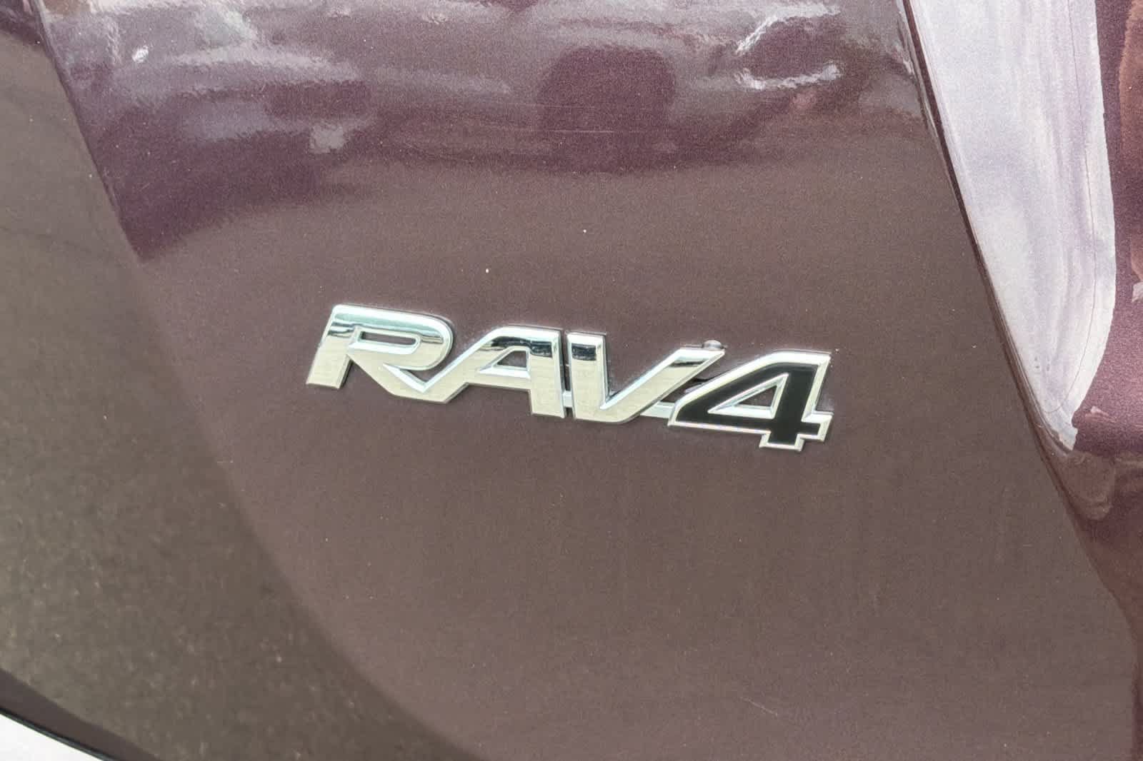 Used 2018 Toyota RAV4 XLE w/ Plus Extra Value Package FWD image 30
