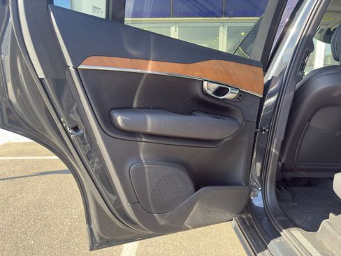 Certified 2022 Volvo XC90 T6 Momentum w/ Climate Package image 26