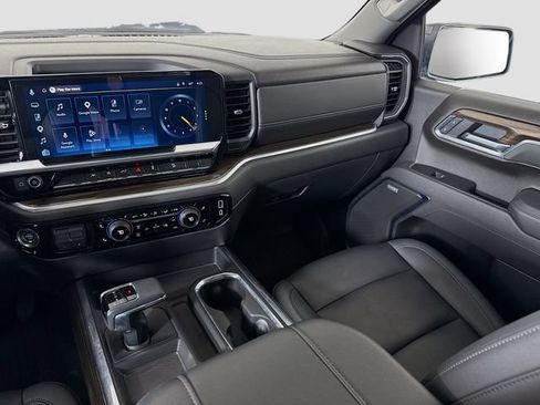 Used 2025 Chevrolet Silverado 1500 LT Trail Boss w/ Convenience Package II AWD/4WD image 24