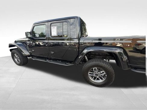 Used 2021 Jeep Gladiator Overland AWD/4WD image 3