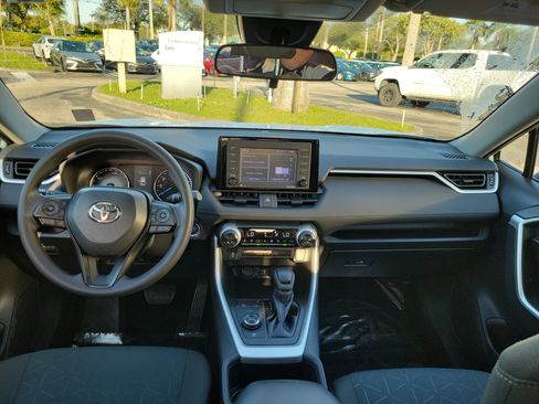 Used 2022 Toyota RAV4 XLE image 11