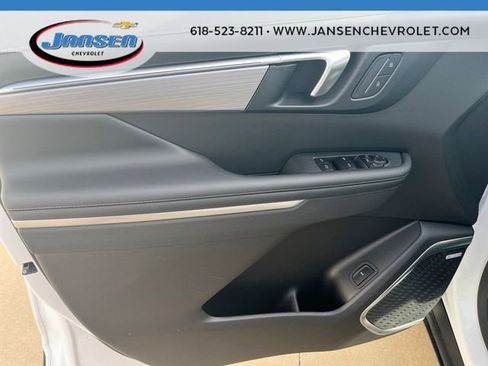 Used 2025 Buick Enclave Preferred image 21