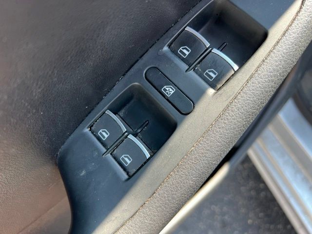 Used 2014 Volkswagen Jetta SE FWD image 23
