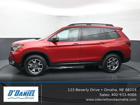 Used 2023 Honda Passport TrailSport image 2
