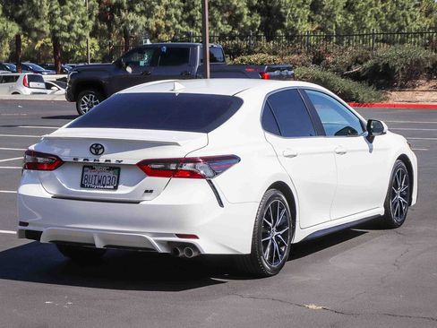 Used 2021 Toyota Camry SE FWD image 7