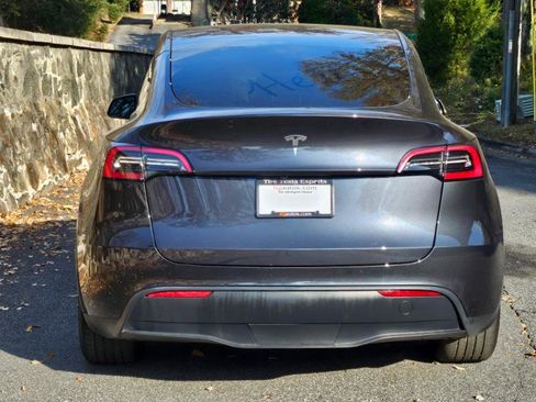 Used 2024 Tesla Model Y Long Range image 8
