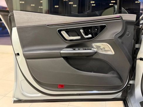 Used 2023 Mercedes-Benz EQE 500 4MATIC Sedan w/ Exclusive Trim Package image 18