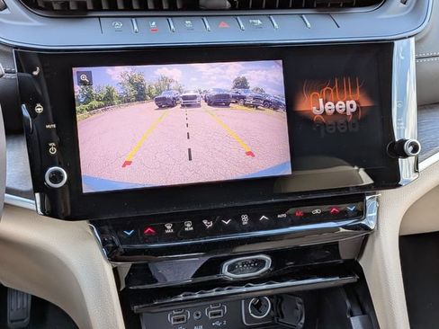 New 2026 Jeep Grand Cherokee Limited AWD/4WD image 25